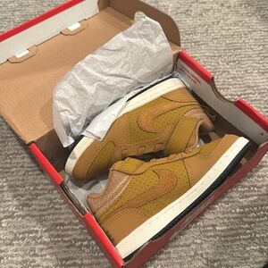 Nike Court Borough Mid (TDV)